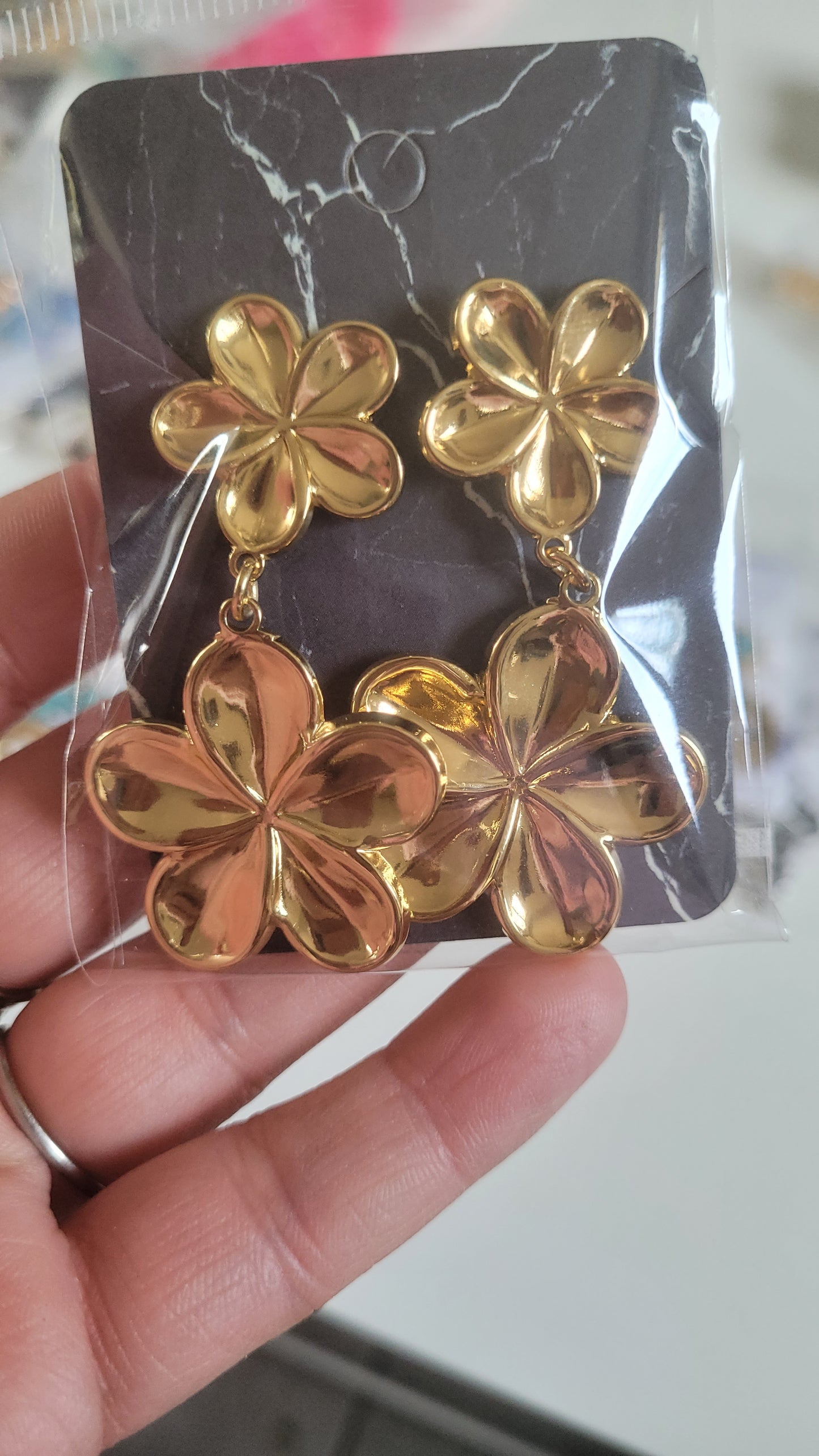 boucles pendante fleur doré