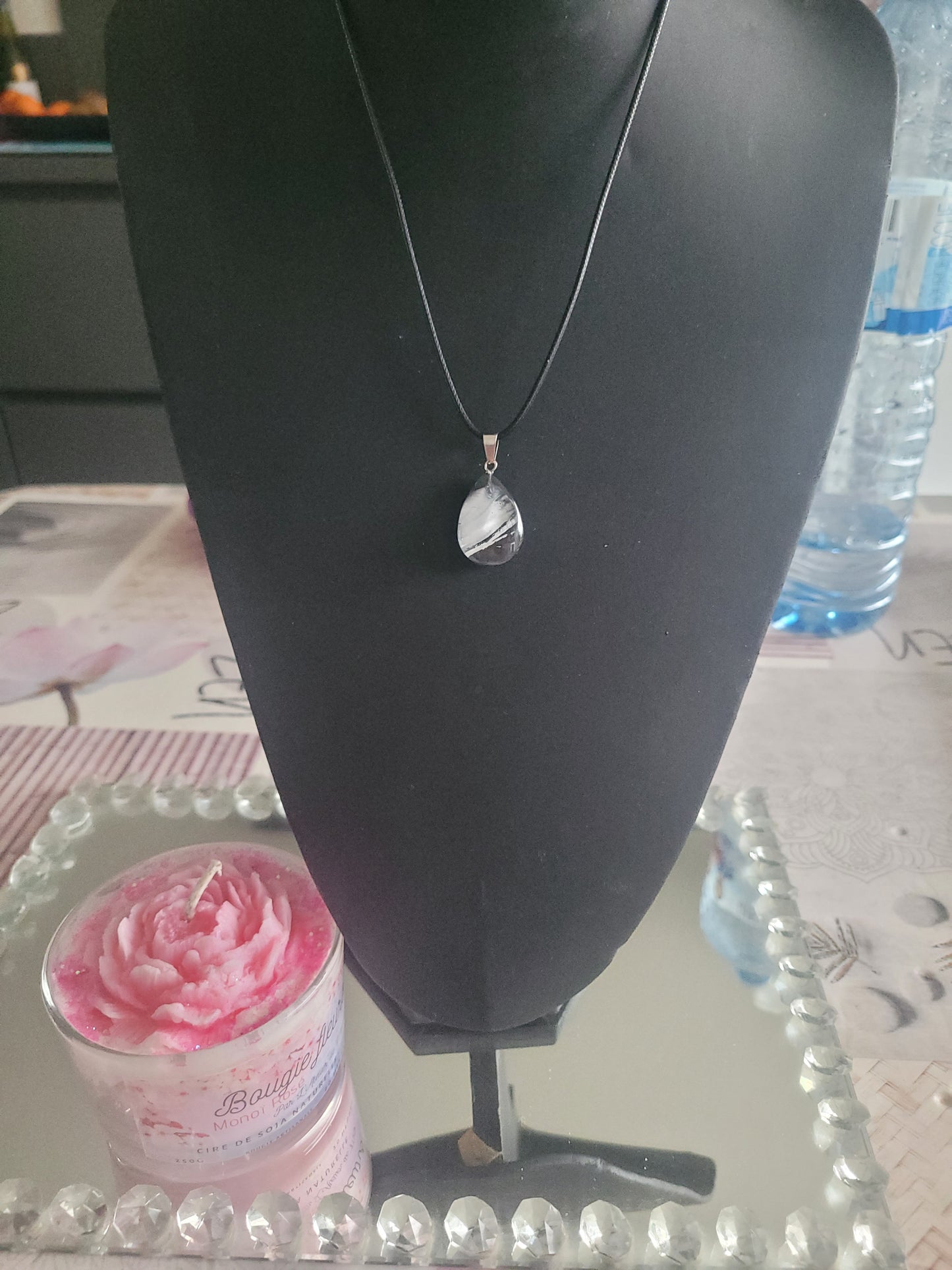 Collier en verre ovale blanc