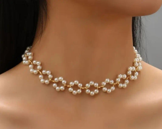 Collier Caroline fleur perlé