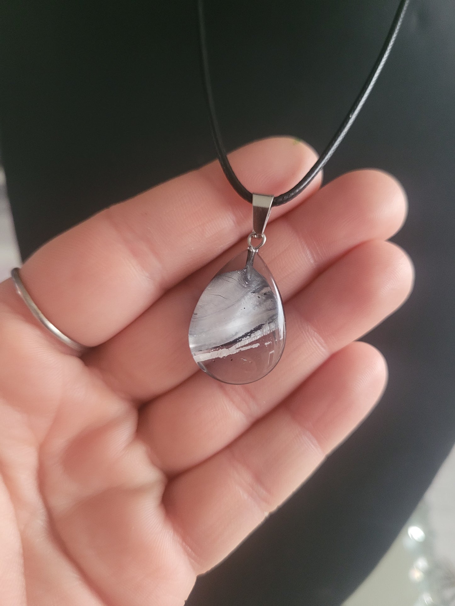 Collier en verre ovale blanc