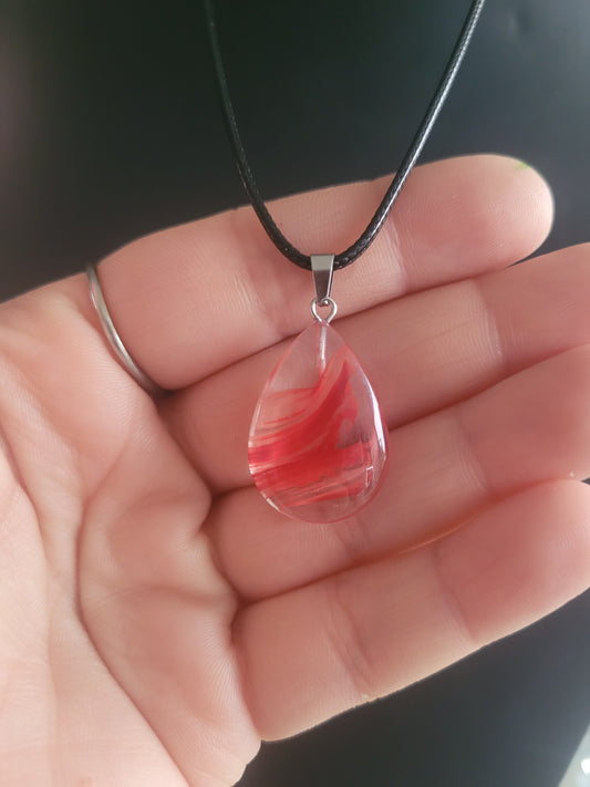 Collier en verre ovale rouge