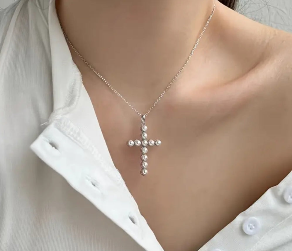 Collier croix perle