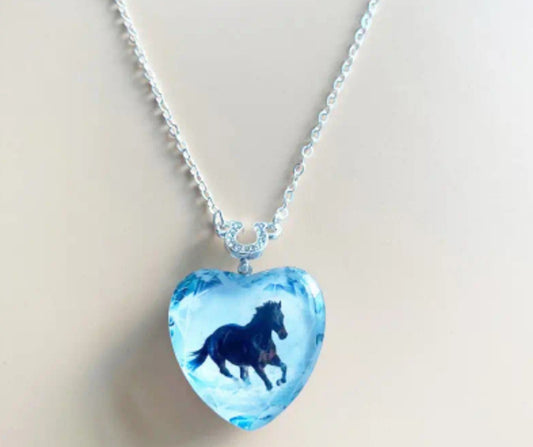 Collier coeur cheval bleu