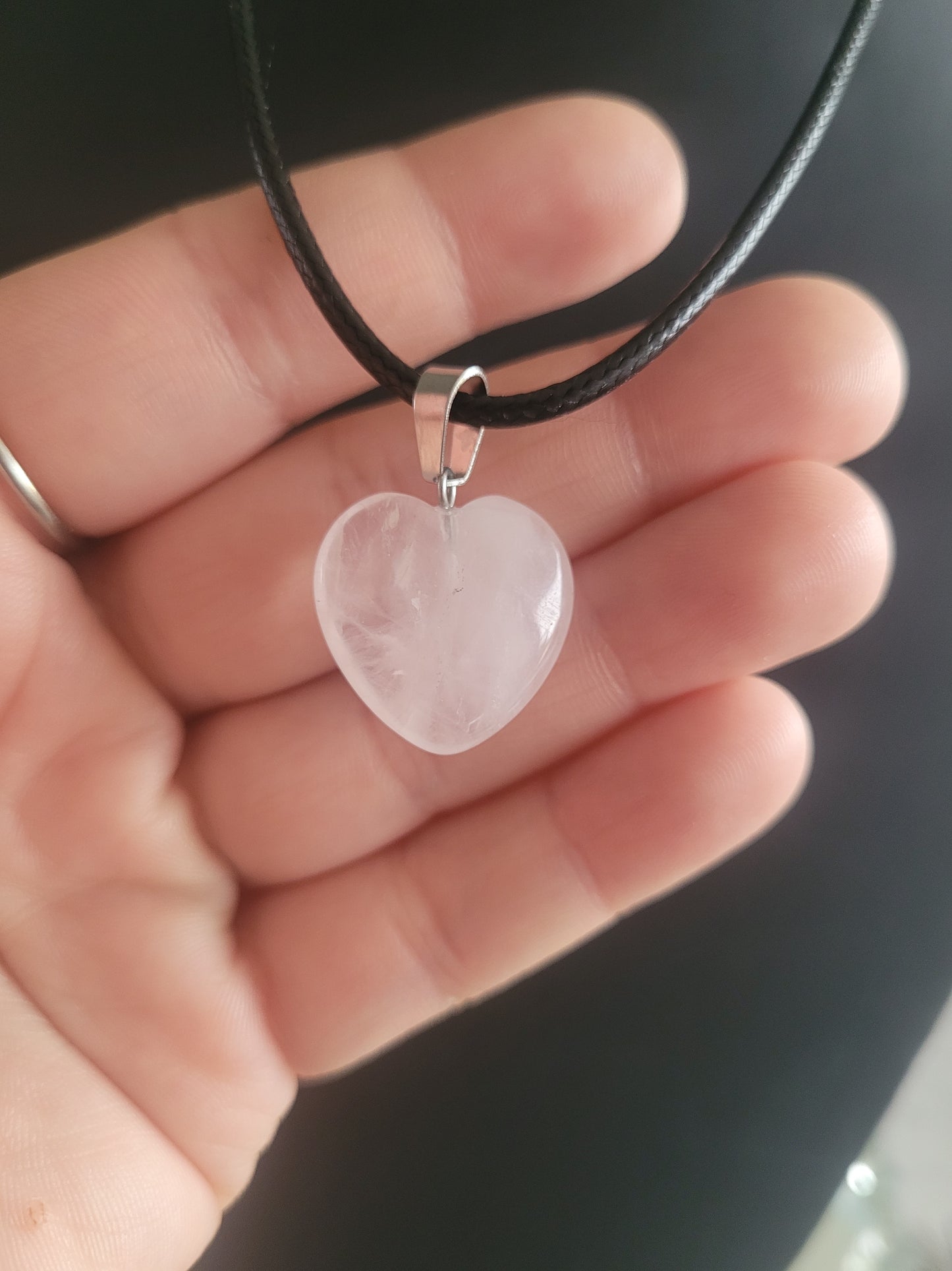 Collier coeur en verre rose