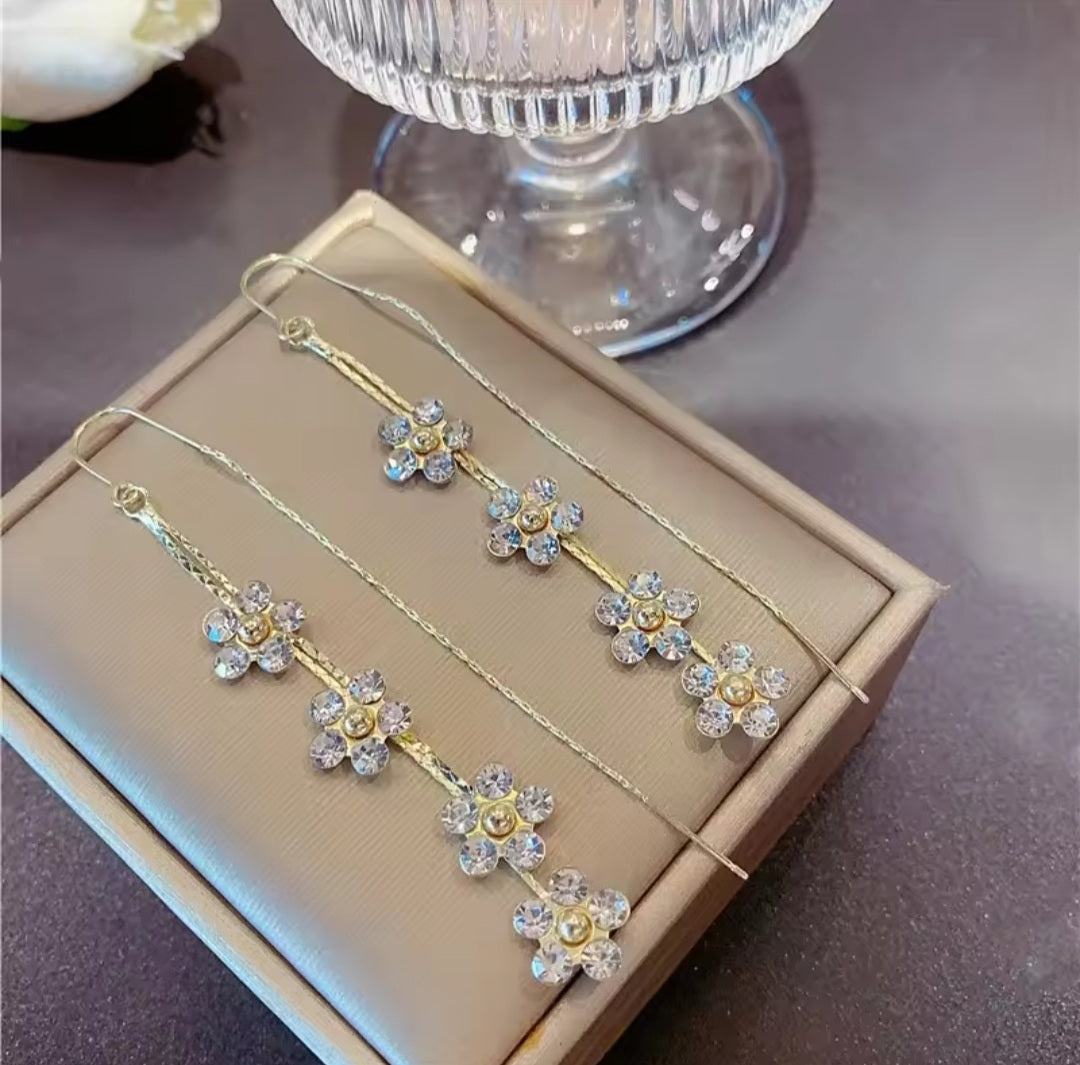 boucles jenny pendante fleur strass