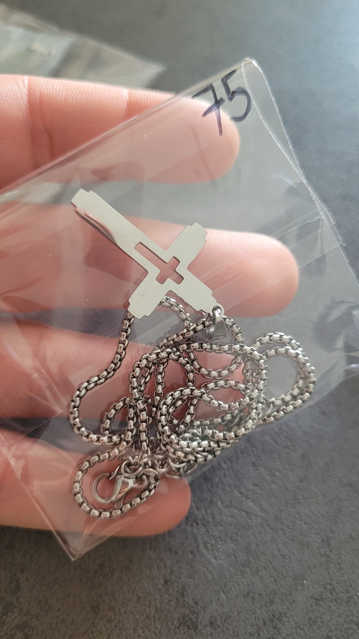 Collier croix argenté