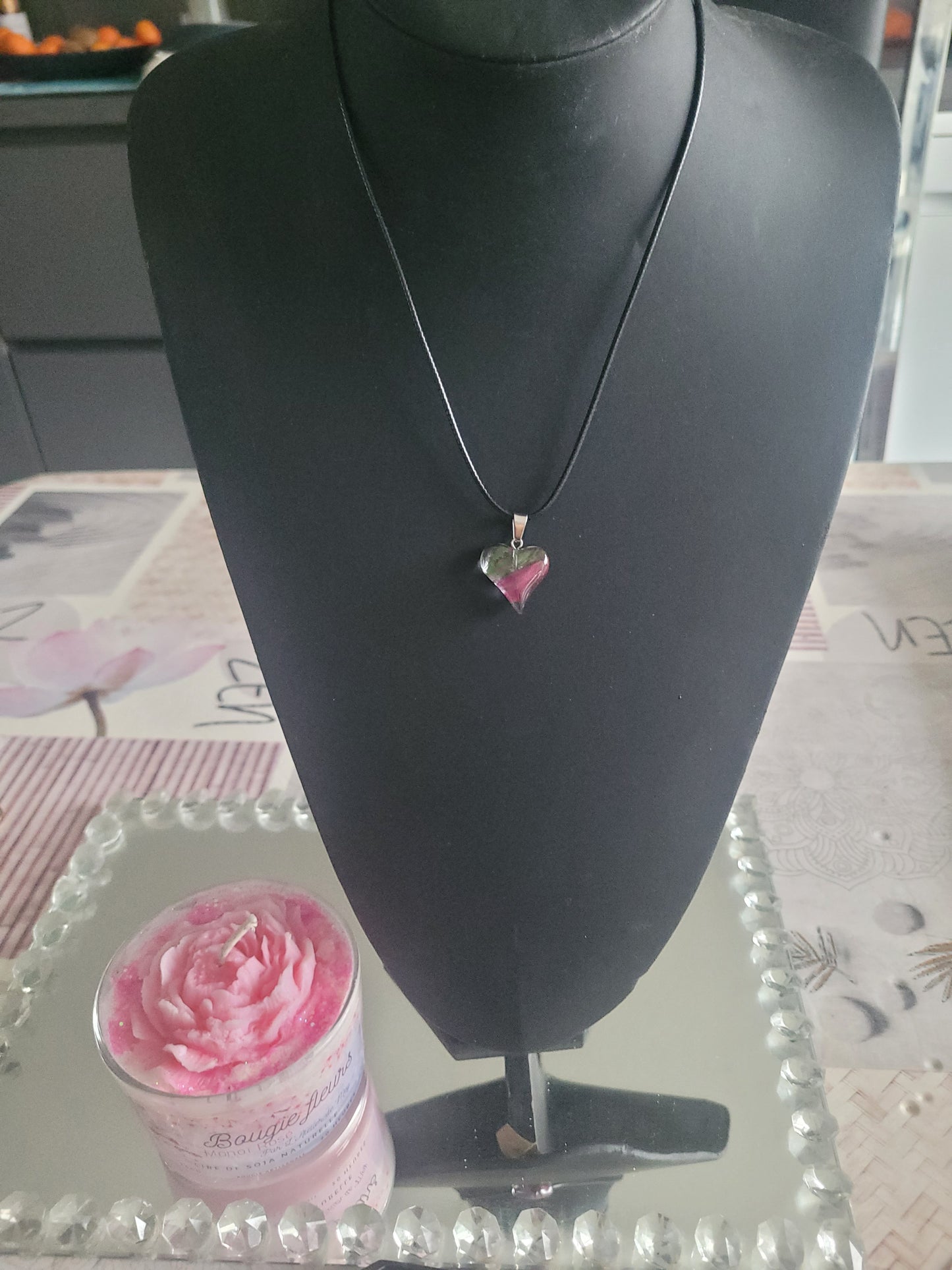 Collier en verre cœur violet/vert