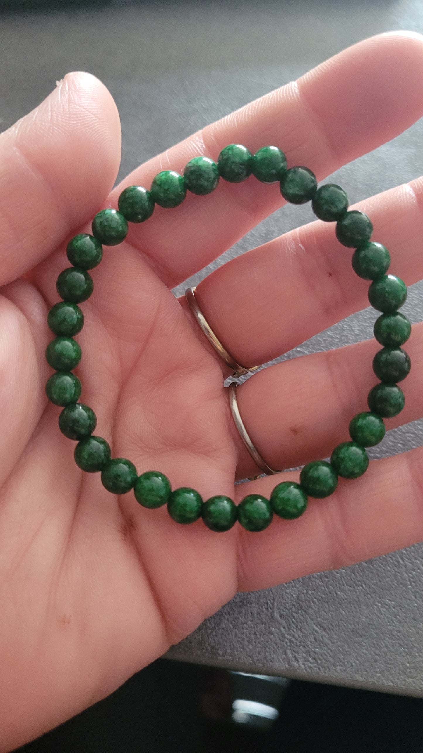 bracelet pierre bleu sèche signifie vitalité et Prospérité vert