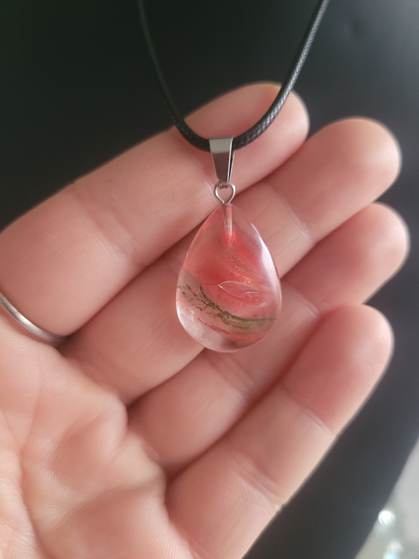 Collier en verre ovale rouge/vert