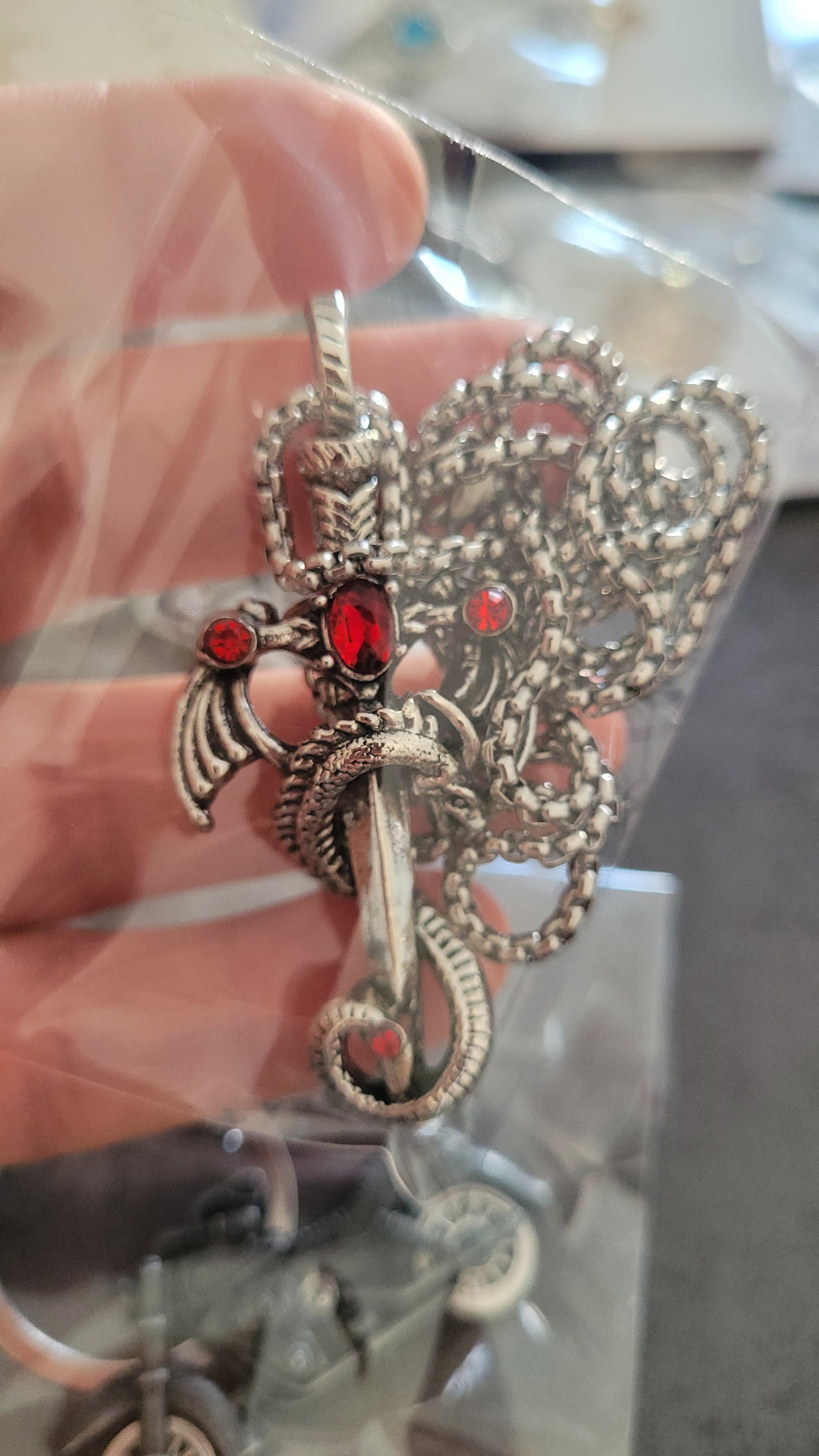 Collier dragon strass rouge