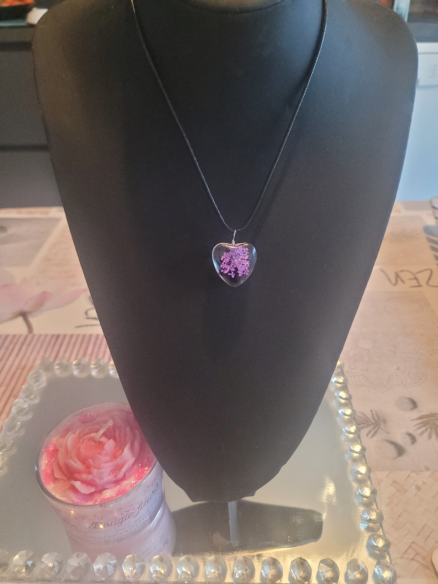 Collier coeur verre fleur violette