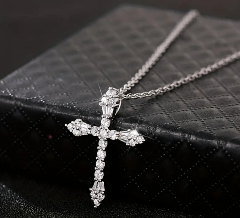 Croix Noé en strass argenté