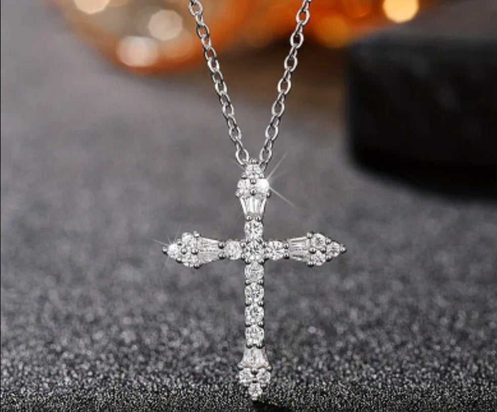 Croix Noé en strass argenté